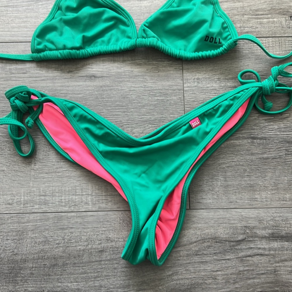 Bikinis - Picture 2 of 6